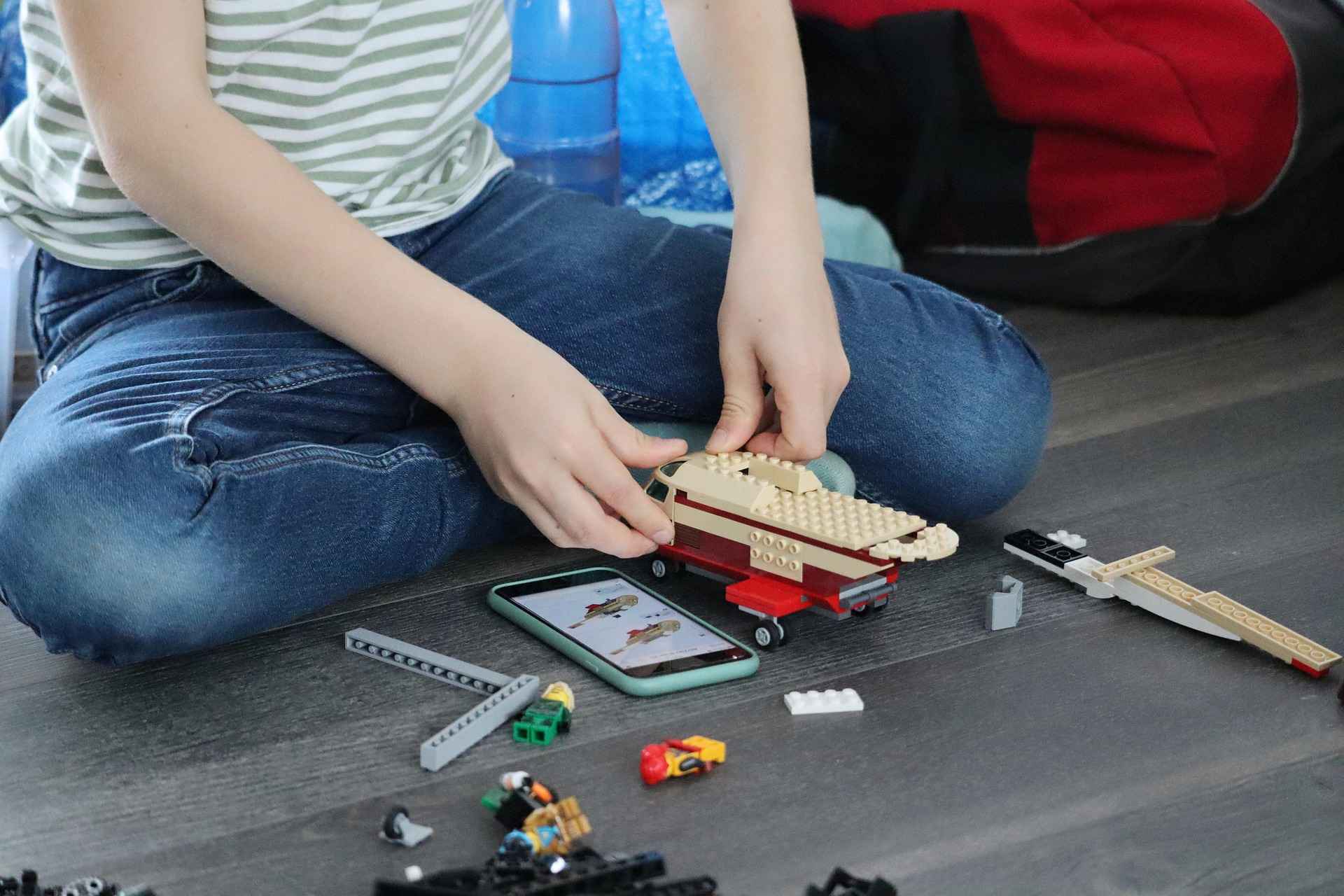 제품 설명서와 보증 조건을 확인하는 이미지